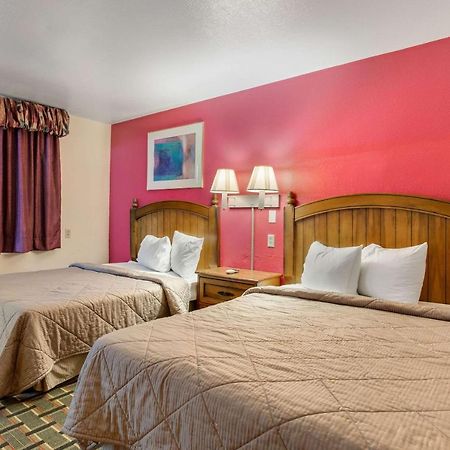 Rodeway Inn & Suites Raton Exterior photo